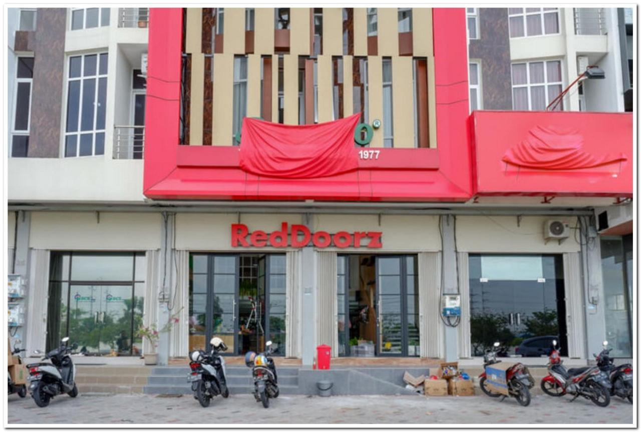 Reddoorz Plus @ Madukoro Raya سيمارانغ المظهر الخارجي الصورة