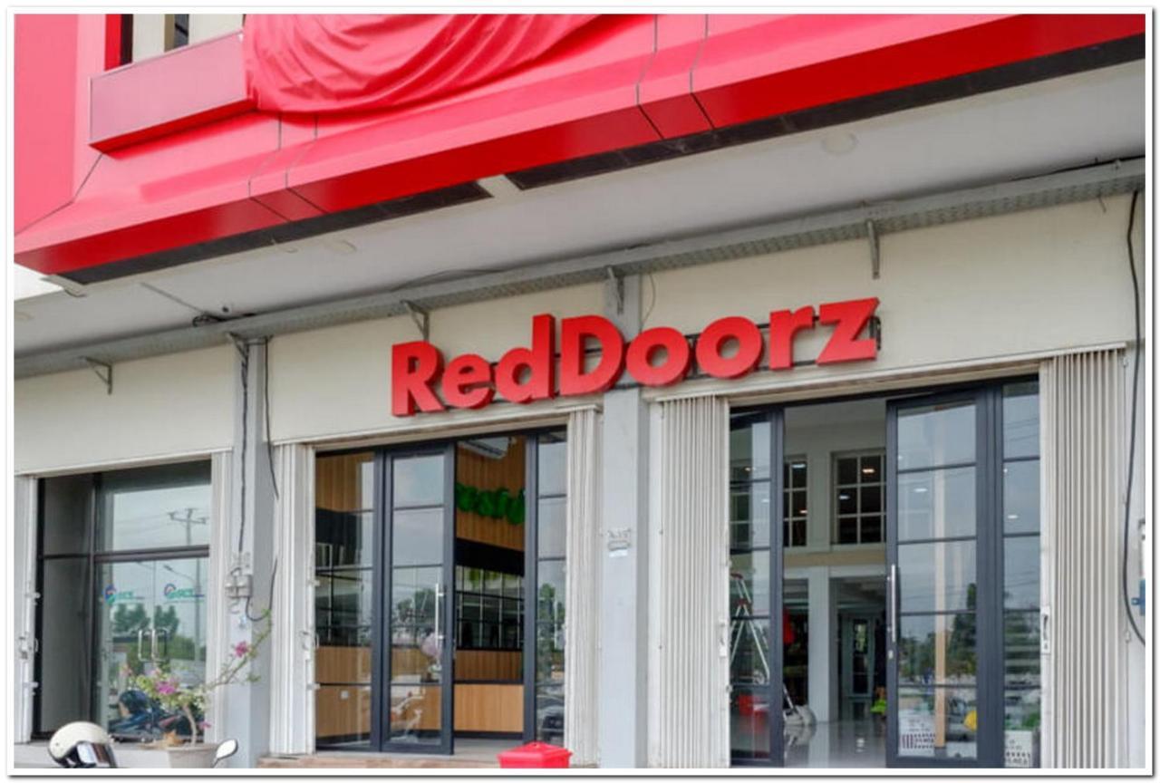 Reddoorz Plus @ Madukoro Raya سيمارانغ المظهر الخارجي الصورة