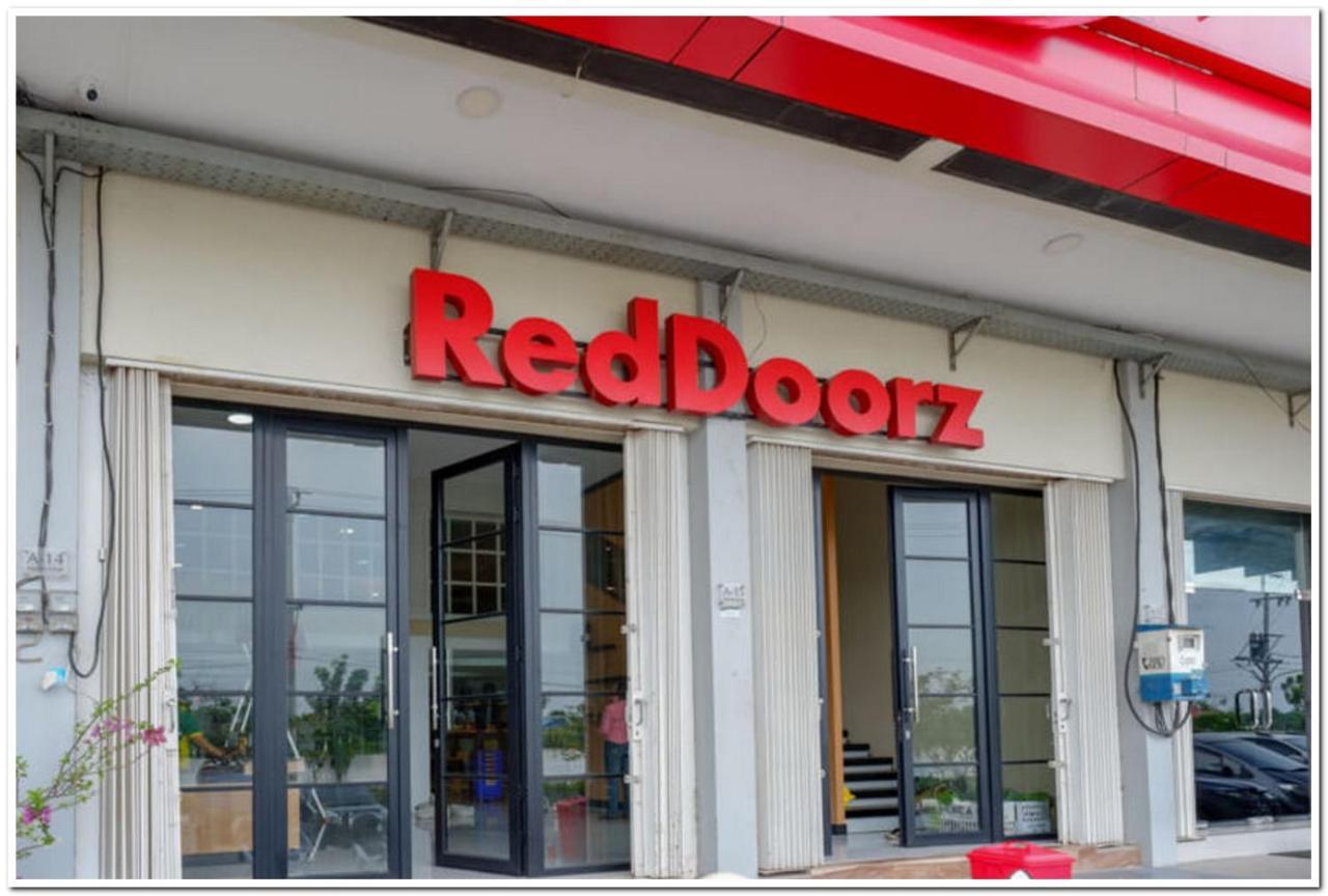 Reddoorz Plus @ Madukoro Raya سيمارانغ المظهر الخارجي الصورة