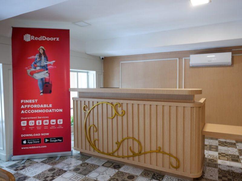 Reddoorz Plus @ Madukoro Raya سيمارانغ المظهر الخارجي الصورة